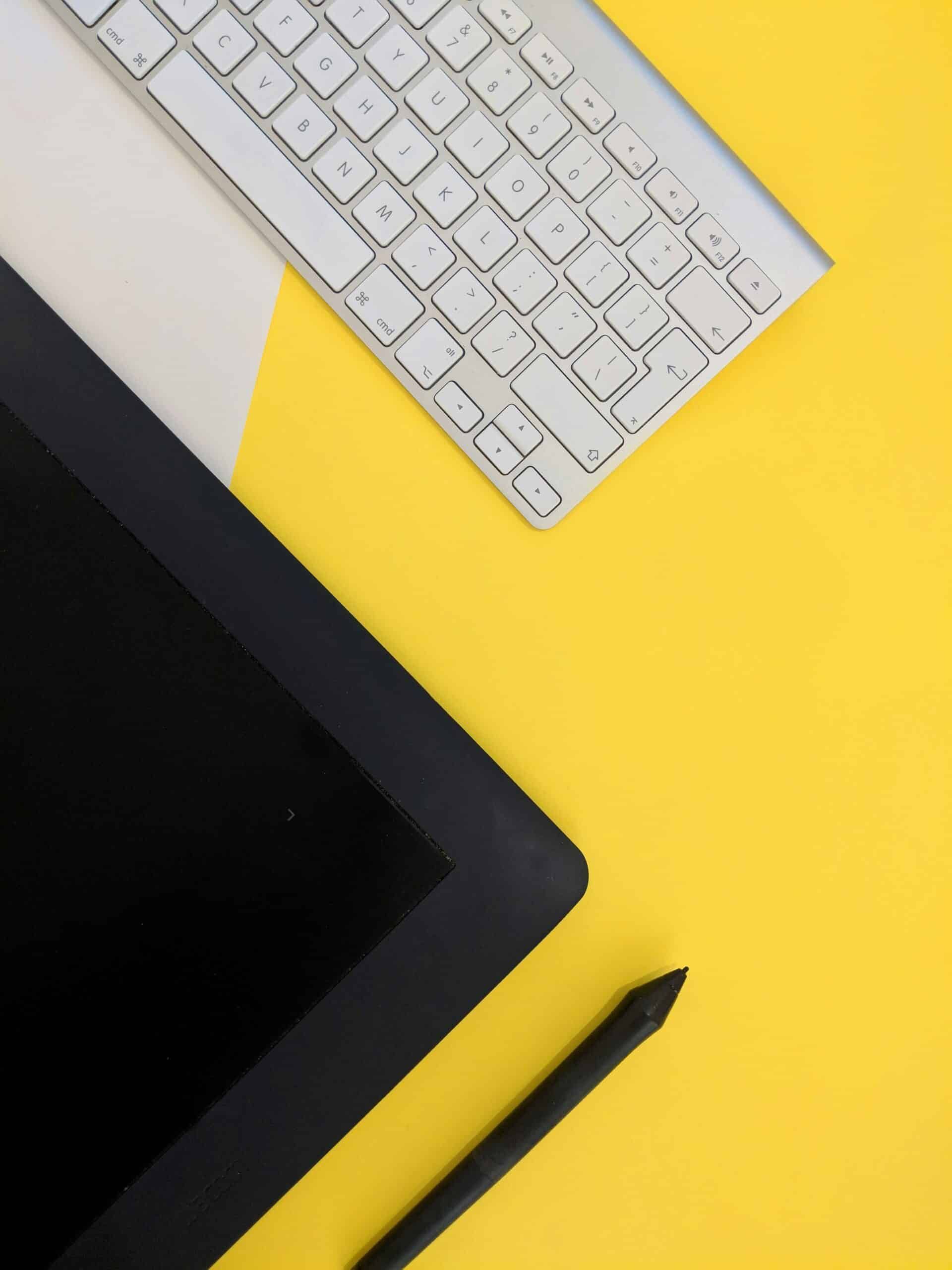 Workspace web design tastiera setup minimale